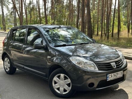 Дачія Sandero 2010 у Черкасах на Automoto.ua Сірий Дачія Sandero, об'ємом двигуна 1.1 л та пробігом 238 тис. км за 4800 $, фото 1 на Automoto.ua