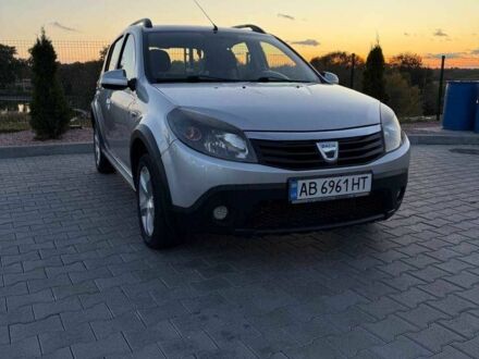 Дачия Сандеро 2012 в Виннице на Automoto.ua Серый Дачия Сандеро, объемом двигателя 1.6 л и пробегом 240 тыс. км за 6200 $, фото 1 на Automoto.ua