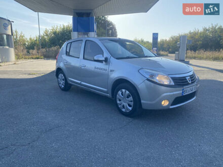 Дачия Сандеро 2012 в Изяслве на Automoto.ua Серый Дачия Сандеро, объемом двигателя 1.15 л и пробегом 180 тыс. км за 4750 $, фото 1 на Automoto.ua