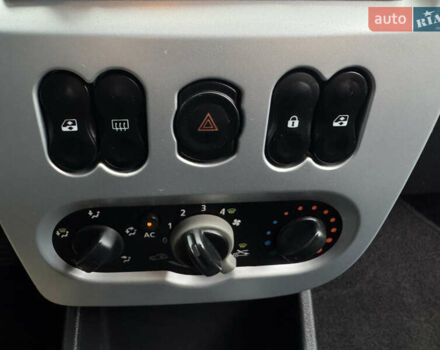 Синий Дачия Сандеро, объемом двигателя 1.6 л и пробегом 151 тыс. км за 5450 $, фото 24 на Automoto.ua