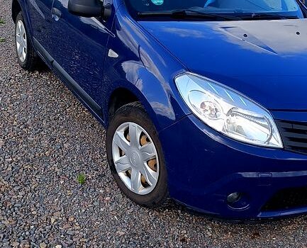 Синий Дачия Сандеро, объемом двигателя 1.1 л и пробегом 252 тыс. км за 3650 $, фото 2 на Automoto.ua