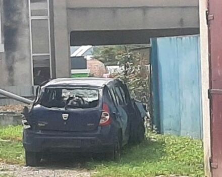 Синий Дачия Сандеро, объемом двигателя 1.1 л и пробегом 240 тыс. км за 818 $, фото 1 на Automoto.ua