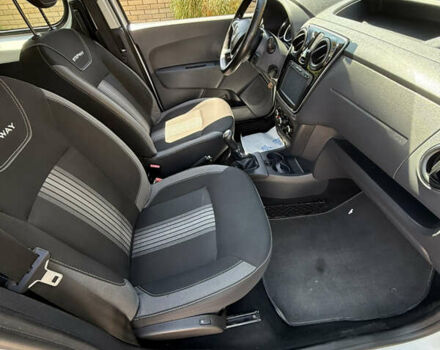 Белый Дачия Dokker Stepway, объемом двигателя 1.5 л и пробегом 120 тыс. км за 10500 $, фото 11 на Automoto.ua