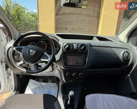 Белый Дачия Dokker Stepway, объемом двигателя 1.5 л и пробегом 120 тыс. км за 10500 $, фото 7 на Automoto.ua