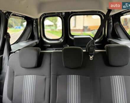 Черный Дачия Dokker Stepway, объемом двигателя 1.2 л и пробегом 85 тыс. км за 8950 $, фото 88 на Automoto.ua
