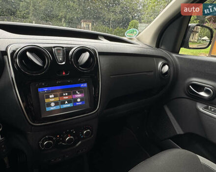 Черный Дачия Dokker Stepway, объемом двигателя 1.2 л и пробегом 85 тыс. км за 8950 $, фото 46 на Automoto.ua