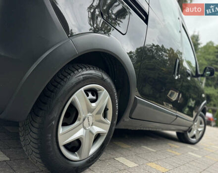 Черный Дачия Dokker Stepway, объемом двигателя 1.2 л и пробегом 85 тыс. км за 8950 $, фото 122 на Automoto.ua