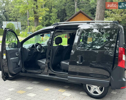 Черный Дачия Dokker Stepway, объемом двигателя 1.2 л и пробегом 85 тыс. км за 8950 $, фото 7 на Automoto.ua