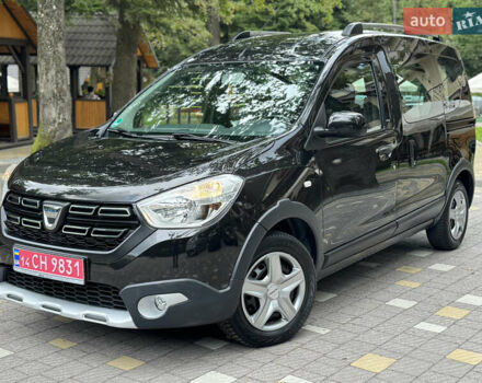 Черный Дачия Dokker Stepway, объемом двигателя 1.2 л и пробегом 85 тыс. км за 8950 $, фото 5 на Automoto.ua