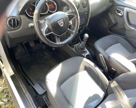 Белый Дачия Duster, объемом двигателя 1.2 л и пробегом 127 тыс. км за 10000 $, фото 1 на Automoto.ua