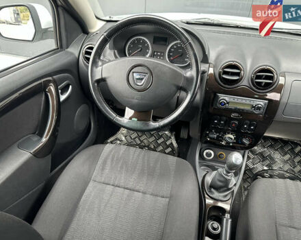 Білий Дачія Duster, об'ємом двигуна 1.6 л та пробігом 243 тис. км за 8750 $, фото 11 на Automoto.ua