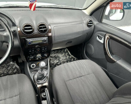 Білий Дачія Duster, об'ємом двигуна 1.6 л та пробігом 243 тис. км за 8750 $, фото 12 на Automoto.ua