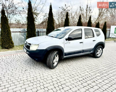 Белый Дачия Duster, объемом двигателя 1.6 л и пробегом 156 тыс. км за 7500 $, фото 1 на Automoto.ua