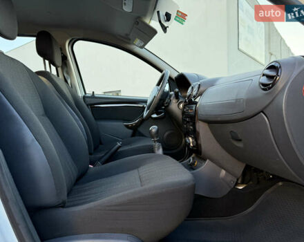 Білий Дачія Duster, об'ємом двигуна 1.6 л та пробігом 153 тис. км за 8999 $, фото 38 на Automoto.ua