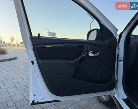 Білий Дачія Duster, об'ємом двигуна 1.6 л та пробігом 153 тис. км за 8999 $, фото 50 на Automoto.ua