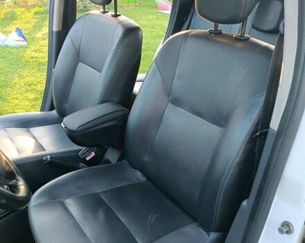 Белый Дачия Duster, объемом двигателя 1.5 л и пробегом 257 тыс. км за 8400 $, фото 11 на Automoto.ua