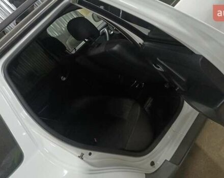 Белый Дачия Duster, объемом двигателя 1.6 л и пробегом 217 тыс. км за 7900 $, фото 2 на Automoto.ua