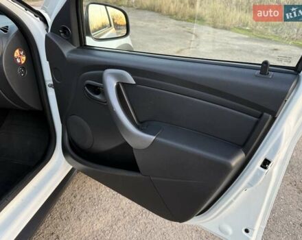 Білий Дачія Duster, об'ємом двигуна 1.5 л та пробігом 182 тис. км за 8999 $, фото 31 на Automoto.ua