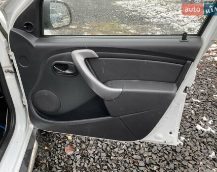 Білий Дачія Duster, об'ємом двигуна 1.6 л та пробігом 233 тис. км за 7100 $, фото 12 на Automoto.ua