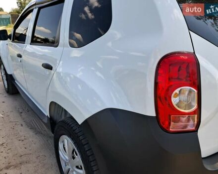Белый Дачия Duster, объемом двигателя 1.6 л и пробегом 172 тыс. км за 9000 $, фото 2 на Automoto.ua