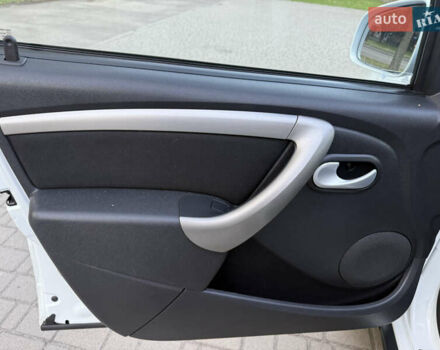 Белый Дачия Duster, объемом двигателя 1.6 л и пробегом 213 тыс. км за 7299 $, фото 14 на Automoto.ua
