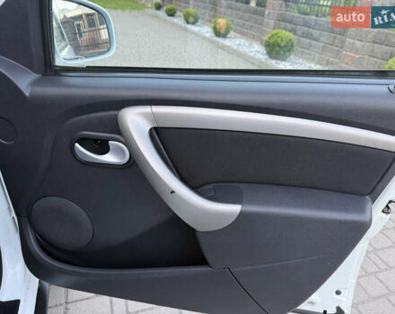 Белый Дачия Duster, объемом двигателя 1.6 л и пробегом 213 тыс. км за 7299 $, фото 22 на Automoto.ua