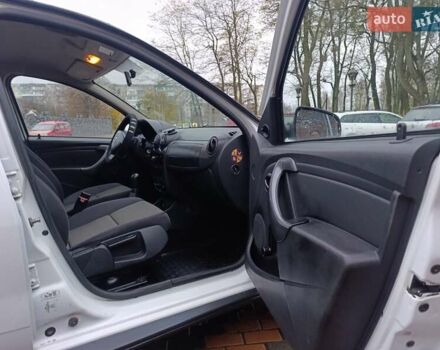 Белый Дачия Duster, объемом двигателя 1.6 л и пробегом 227 тыс. км за 7777 $, фото 14 на Automoto.ua