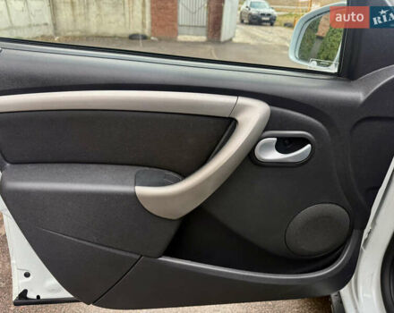 Дачия Duster 2013 в Ровно на Automoto.ua Белый Дачия Duster, объемом двигателя 1.6 л и пробегом 213 тыс. км за 7699 $, фото 17 на Automoto.ua