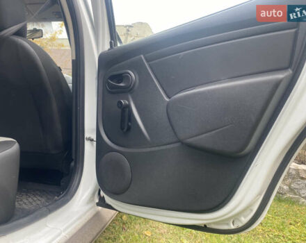 Белый Дачия Duster, объемом двигателя 1.5 л и пробегом 263 тыс. км за 9800 $, фото 7 на Automoto.ua