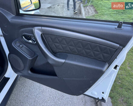 Белый Дачия Duster, объемом двигателя 1.6 л и пробегом 203 тыс. км за 9950 $, фото 25 на Automoto.ua
