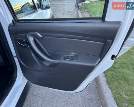 Белый Дачия Duster, объемом двигателя 1.6 л и пробегом 203 тыс. км за 9950 $, фото 19 на Automoto.ua