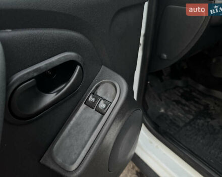 Белый Дачия Duster, объемом двигателя 1.5 л и пробегом 259 тыс. км за 9100 $, фото 31 на Automoto.ua