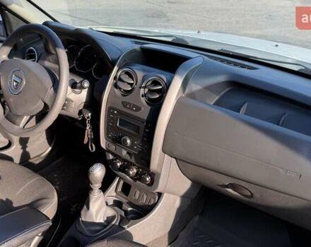 Белый Дачия Duster, объемом двигателя 1.46 л и пробегом 180 тыс. км за 10000 $, фото 4 на Automoto.ua