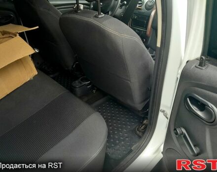 Белый Дачия Duster, объемом двигателя 1.6 л и пробегом 195 тыс. км за 9600 $, фото 3 на Automoto.ua