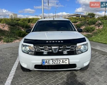 Дачия Duster 2015 в Днепре (Днепропетровске) на Automoto.ua Белый Дачия Duster, объемом двигателя 1.6 л и пробегом 170 тыс. км за 9300 $, фото 1 на Automoto.ua