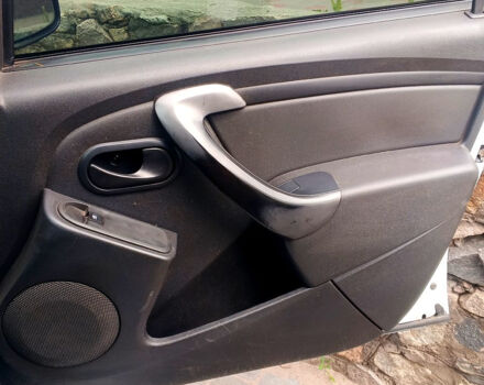 Белый Дачия Duster, объемом двигателя 1.6 л и пробегом 217 тыс. км за 10000 $, фото 3 на Automoto.ua