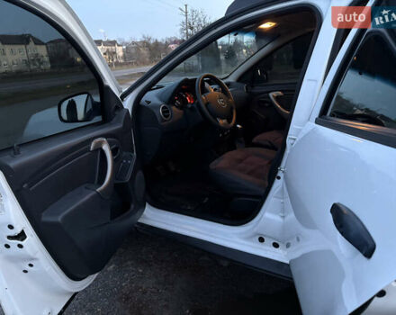 Белый Дачия Duster, объемом двигателя 1.6 л и пробегом 160 тыс. км за 9199 $, фото 16 на Automoto.ua
