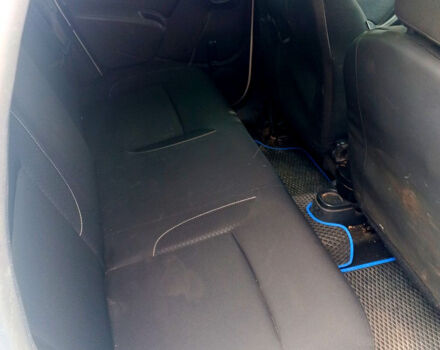 Белый Дачия Duster, объемом двигателя 1.6 л и пробегом 217 тыс. км за 10000 $, фото 6 на Automoto.ua