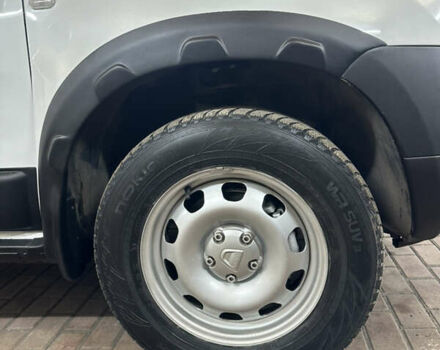 Белый Дачия Duster, объемом двигателя 1.6 л и пробегом 180 тыс. км за 9499 $, фото 7 на Automoto.ua