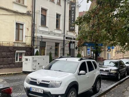 Белый Дачия Duster, объемом двигателя 1.5 л и пробегом 200 тыс. км за 9200 $, фото 1 на Automoto.ua