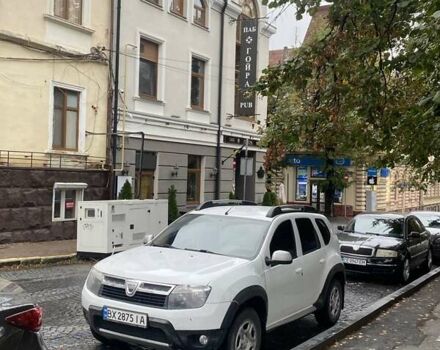 Белый Дачия Duster, объемом двигателя 1.5 л и пробегом 200 тыс. км за 9200 $, фото 1 на Automoto.ua