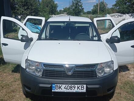 Белый Дачия Duster, объемом двигателя 1.6 л и пробегом 225 тыс. км за 8200 $, фото 1 на Automoto.ua
