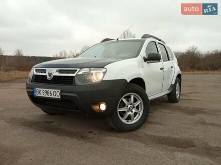 Дачия Duster 2011 в Остоге на Automoto.ua Белый Дачия Duster, объемом двигателя 1.46 л и пробегом 235 тыс. км за 7550 $, фото 1 на Automoto.ua
