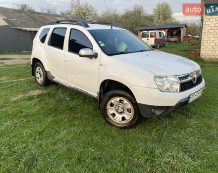 Белый Дачия Duster, объемом двигателя 1.5 л и пробегом 235 тыс. км за 8500 $, фото 1 на Automoto.ua