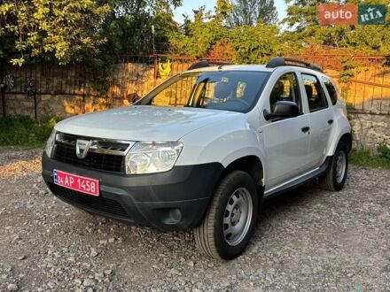 Белый Дачия Duster, объемом двигателя 1.6 л и пробегом 245 тыс. км за 7950 $, фото 1 на Automoto.ua
