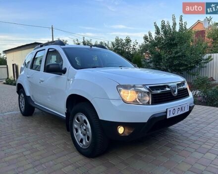 Белый Дачия Duster, объемом двигателя 1.6 л и пробегом 201 тыс. км за 9450 $, фото 1 на Automoto.ua