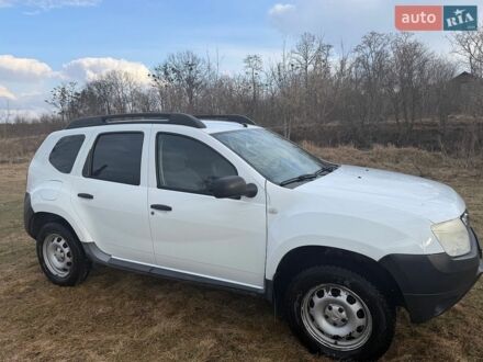 Белый Дачия Duster, объемом двигателя 1.6 л и пробегом 120 тыс. км за 8800 $, фото 1 на Automoto.ua
