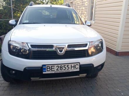 Белый Дачия Duster, объемом двигателя 1.5 л и пробегом 200 тыс. км за 10000 $, фото 1 на Automoto.ua