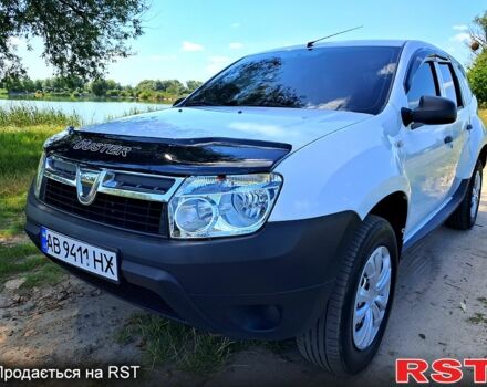 Белый Дачия Duster, объемом двигателя 1.6 л и пробегом 170 тыс. км за 8000 $, фото 1 на Automoto.ua