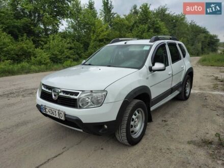 Белый Дачия Duster, объемом двигателя 1.5 л и пробегом 166 тыс. км за 9000 $, фото 1 на Automoto.ua